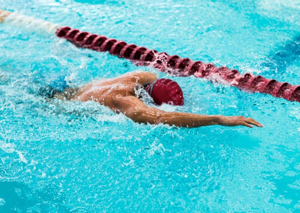 Bơi lội giúp cải thiện tình trạng bệnh viêm khớp